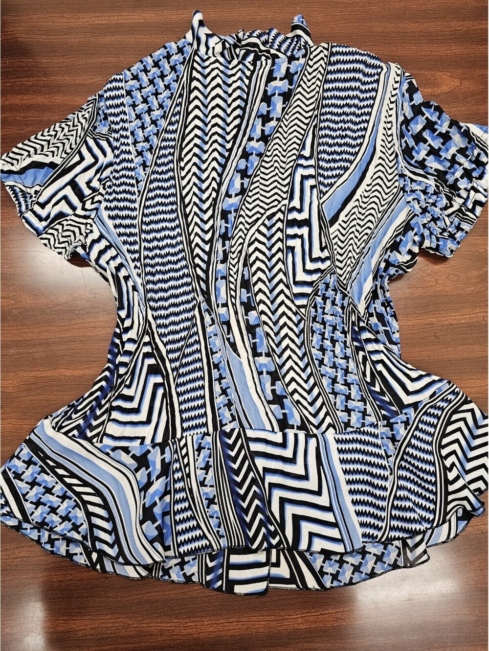 Allison Taylor Women Geometric Print Blouse Blue Black White Ruffle Sleeve Large - Picture 2 of 5